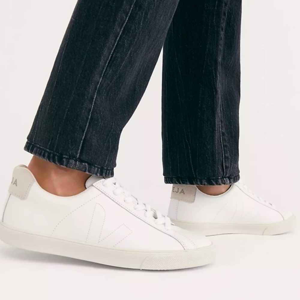 Veja Women's White Sneakers with Beige Heel Tab